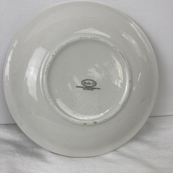 STUDIO 33 COLLECTOR PLATES SANTA SNOW MAN CHRISTMAS OVEN SAFE 8" - Picture 3 of 5